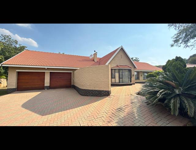 4 BEDROOM HOUSE FOR SALE IN BRACKENHURST
